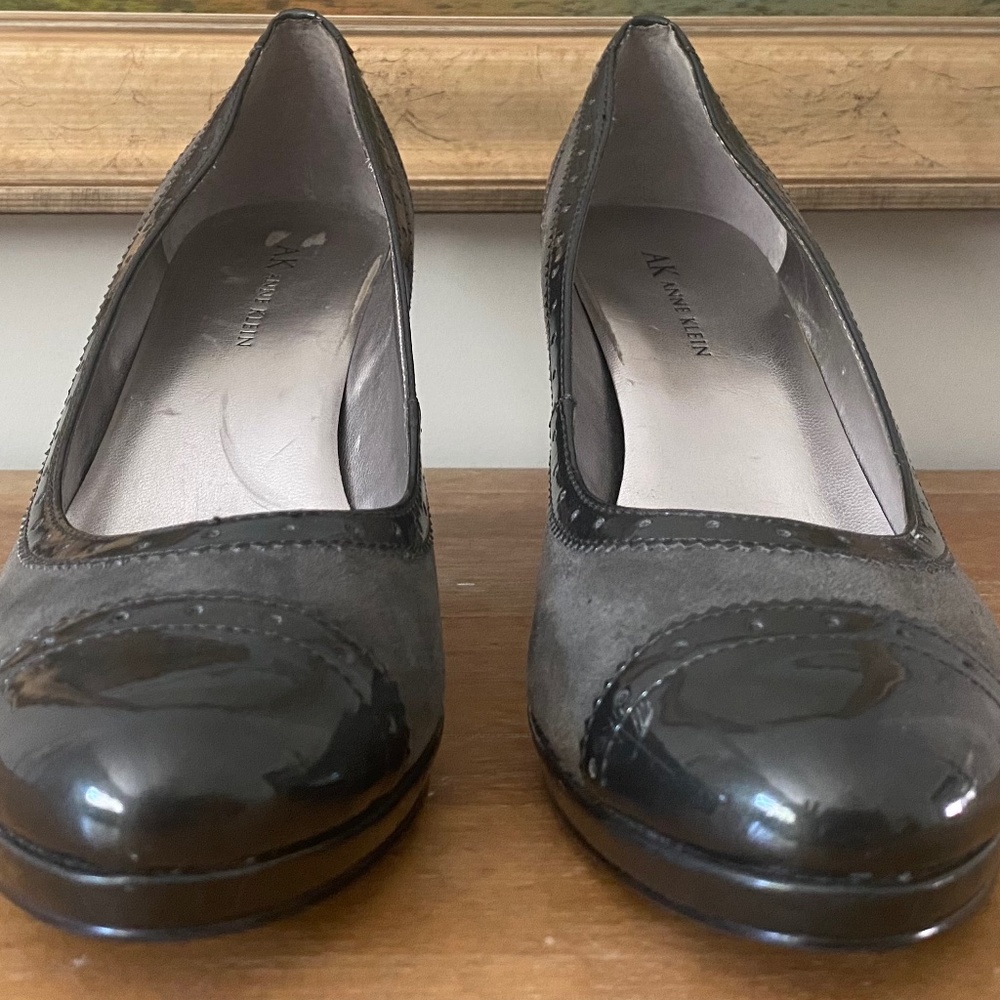 Anne Klein Green Suede Heels
